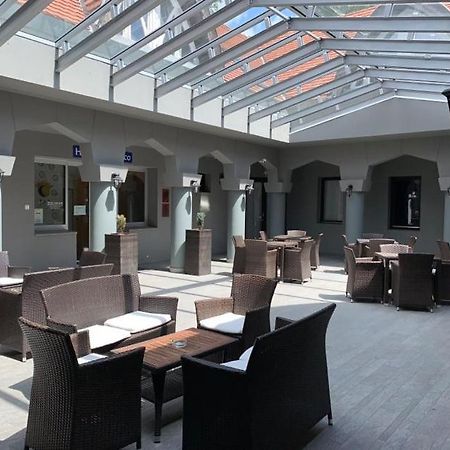 佐狄亚科酒店 Szekszárd 外观 照片