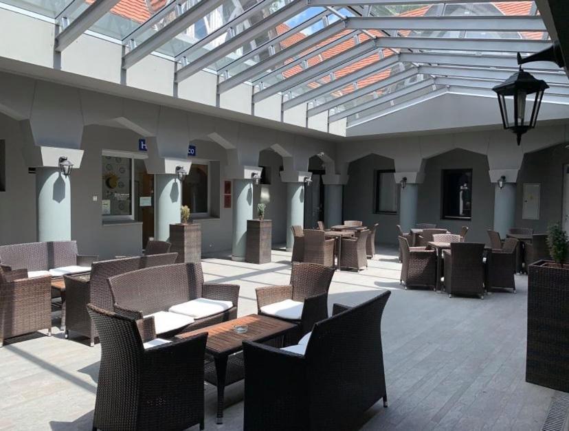 佐狄亚科酒店 Szekszárd 外观 照片